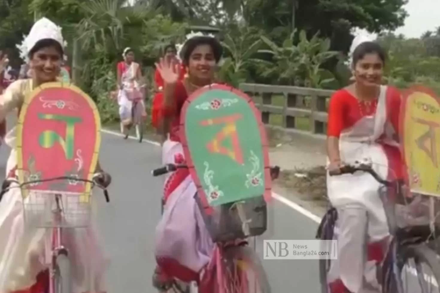 যেভাবে হয় সেই সাইকেল শোভাযাত্রা