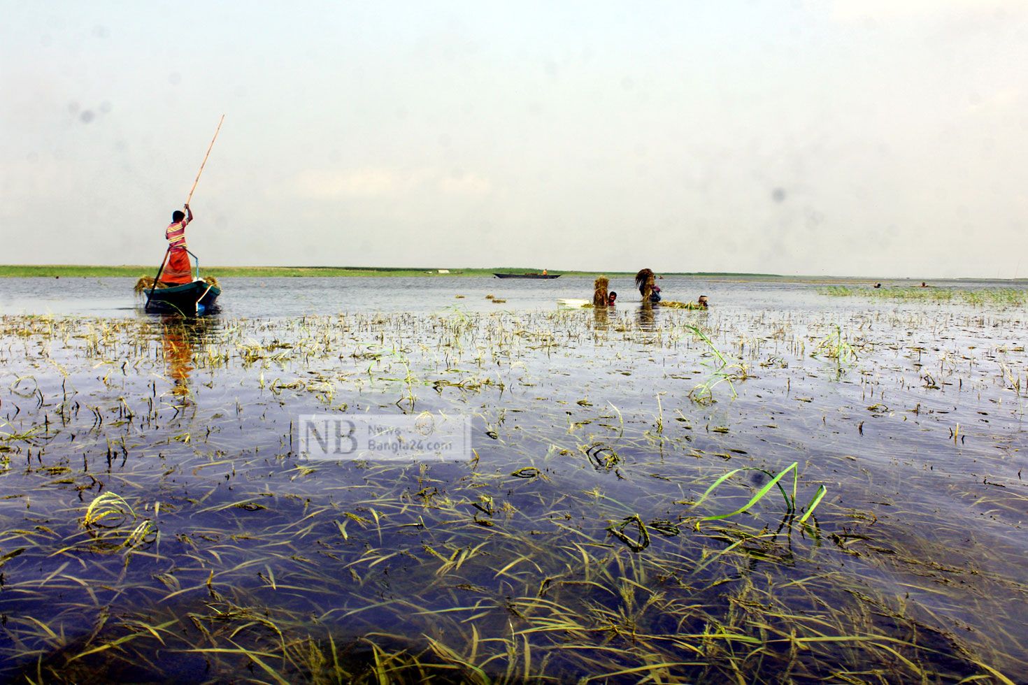 ‘সারা বছর যা করছি, আল্লায় সব নিয়া গেছে’