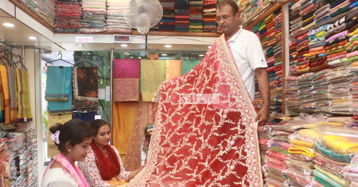 খুলনার-মার্কেটে-পুষ্পা-আর-কাঁচা-বাদাম-রহস্য