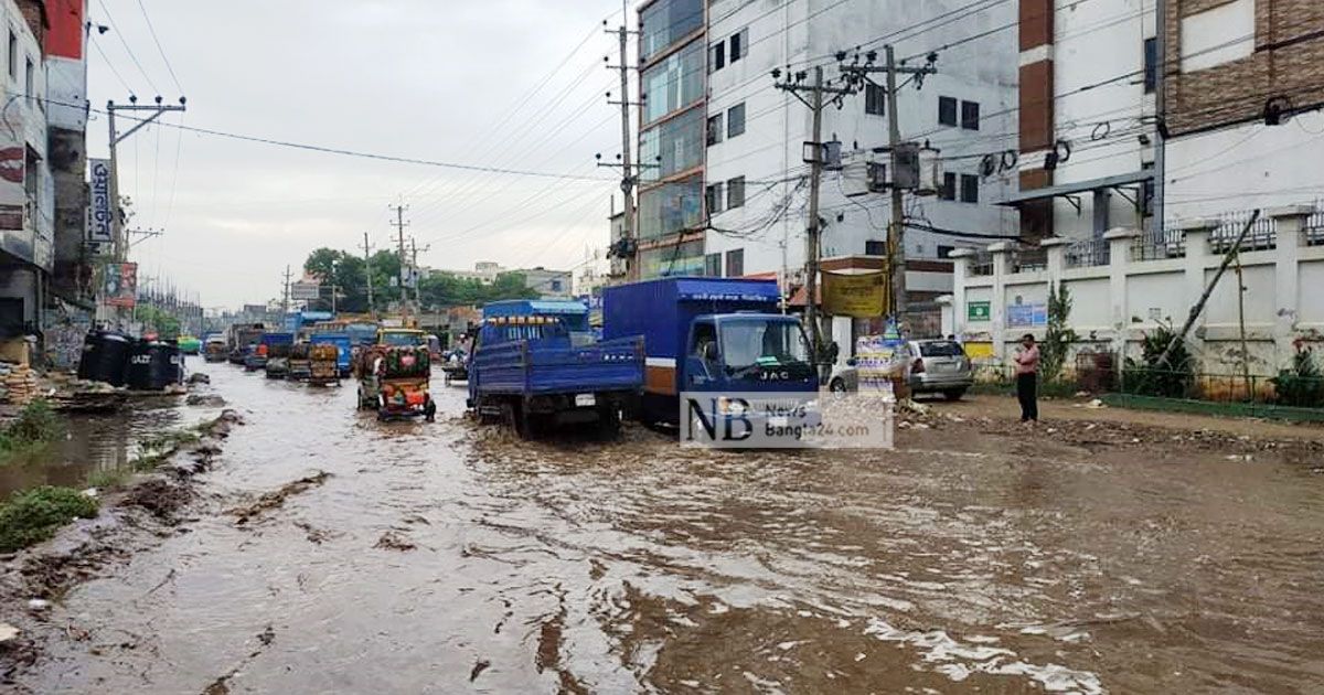 বৃষ্টি সামান্য, দুর্ভোগ সারা দিনের