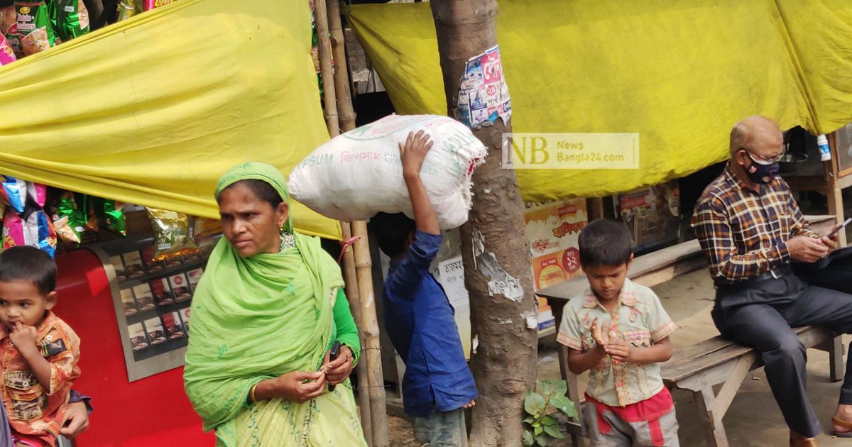 চলছে না বাস, চরম দুর্ভোগে যাত্রীরা