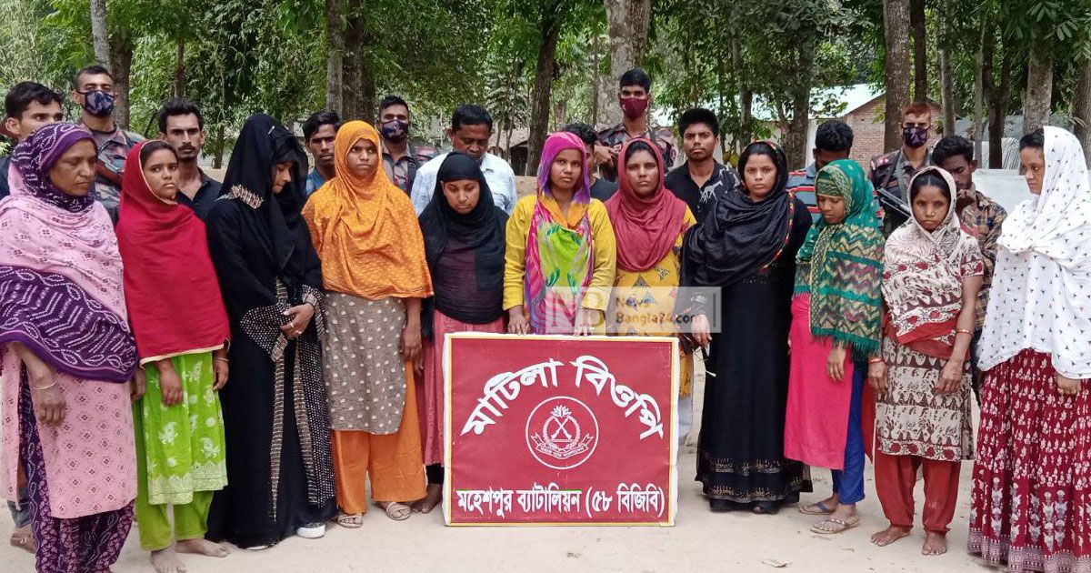 মহেশপুর সীমান্তে নারী-শিশুসহ আটক ৪৪