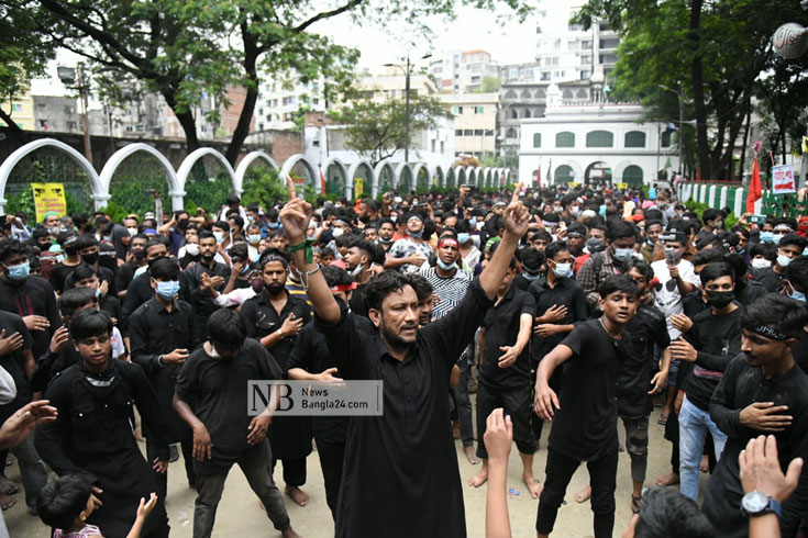 রাজধানীর পুরান ঢাকায় অবস্থিত হোসনি দালান শিয়া সম্প্রদায়ের ঐতিহ্যবাহী পবিত্র আশুরা তাজিয়া মিছিল। ছবি: সাইফুল ইসলাম