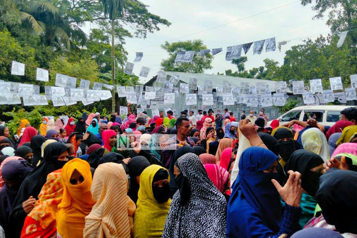 কুমিল্লা নাঙ্গলকোট পৌরসভায় ব্যাপক নারী ভোটারের উপস্থিতি ভোটকেন্দ্রগুলোকে প্রাণবন্ত করে তুলছে। ছবি: মাহফুজ নান্টু/নিউজবাংলা