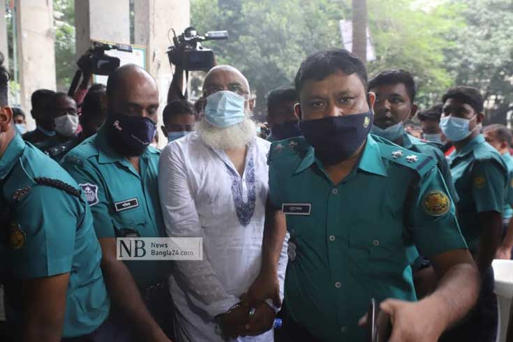 স্বাস্থ্য অধিদপ্তরের গাড়িচালক মো. আব্দুল মালেককে অস্ত্র মামলার দুইটি ধারায় ১৫ বছর করে ৩০ বছরের সশ্রম কারাদণ্ড দেয়া হয়েছে। মহানগর দায়রা জজ আদালত ঢাকা। ছবি:  পিয়াস বিশ্বাস/নিউজবাংলা