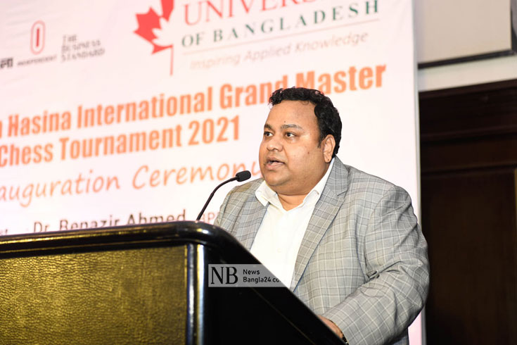 ‘জয়তু শেখ হাসিনা আন্তর্জাতিক গ্র্যান্ডমাস্টার্স দাবা টুর্নামেন্ট’-এর উদ্বোধনী অনুষ্ঠানে বক্তব্য দেন বাংলাদেশ দাবা ফেডারেশনের সহসভাপতি এবং কানাডিয়ান ইউনিভার্সিটি অফ বাংলাদেশ-এর প্রতিষ্ঠাতা ও চেয়ারম্যান, বোর্ড অফ ট্রাস্টিজ ড. চৌধুরী নাফিজ সরাফাত। ছবি: পিয়াস বিশ্বাস/নিউজবাংলা