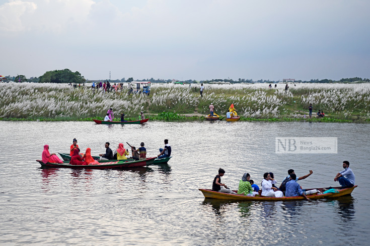 রাজধানীর কেরানীগঞ্জের সারিঘাটে প্রকৃতির সৌন্দর্য উপভোগ করতে প্রতিদিনই আসছে দর্শনার্থী। ছবি: পিয়াস বিশ্বাস