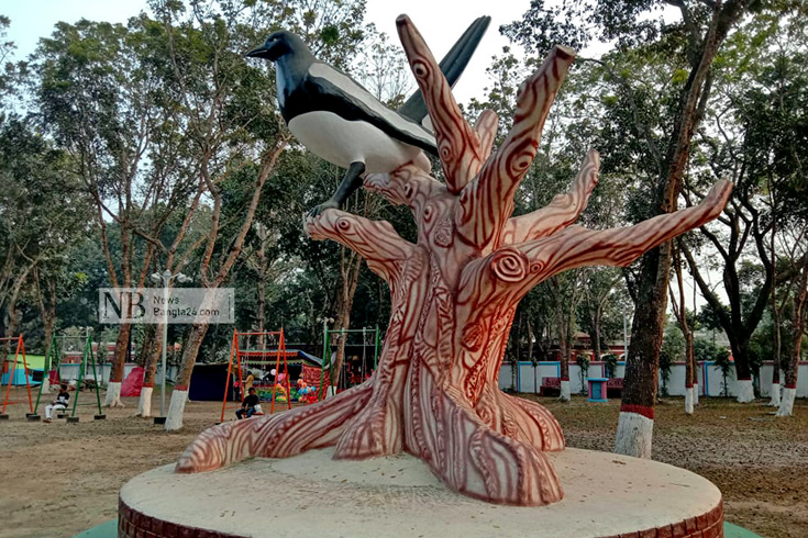 লালমনিরহাটে শেখ রাসেল শিশুপার্কের মনোরম দৃশ্য দেখতে প্রতিদিন শিশু-কিশোরসহ নানা পেশার মানুষ ভিড় করে। ছবি: শাহজাহান সাজু/নিউজবাংলা