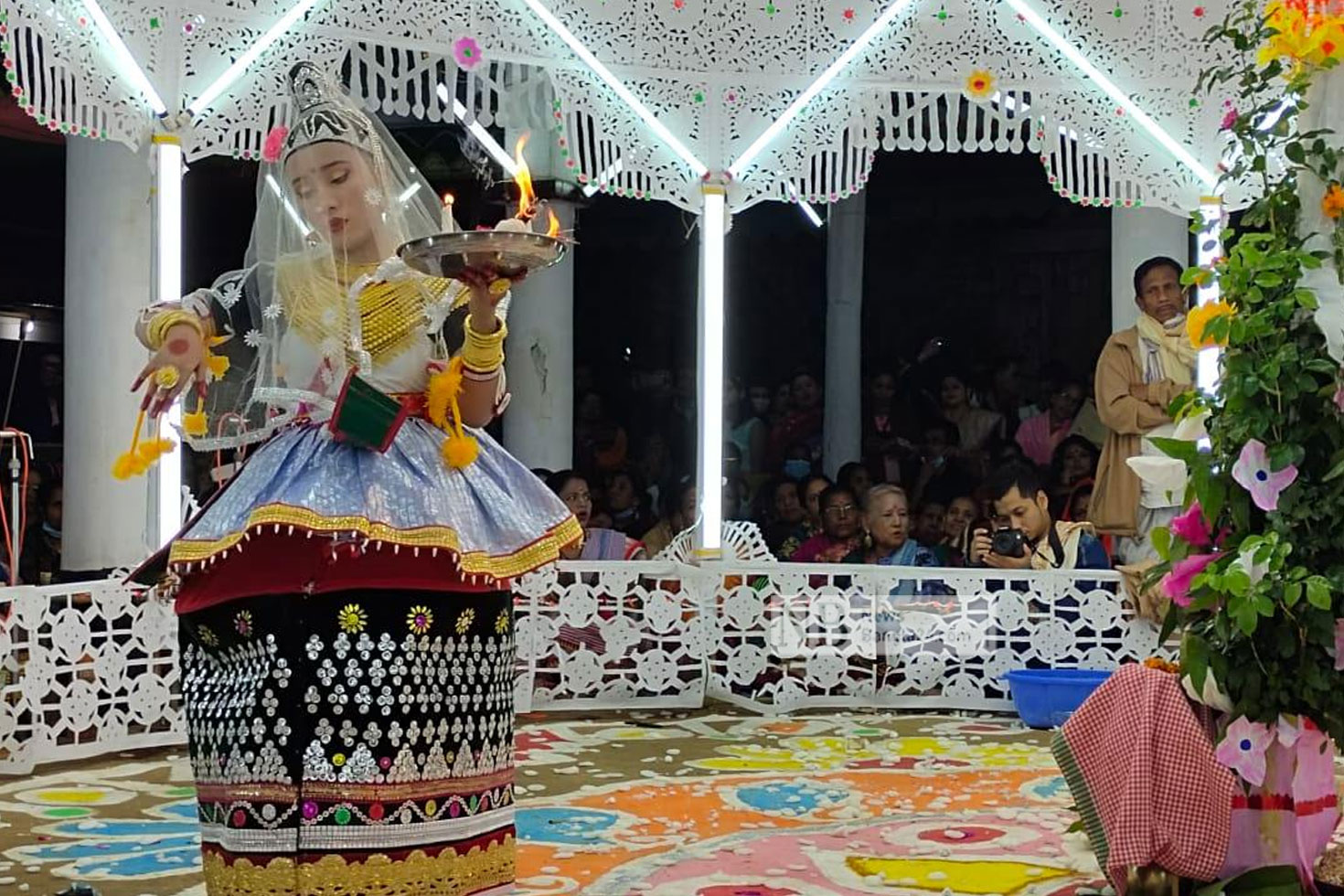 মৌলভীবাজারের কমলগঞ্জের মাধবপুর মণ্ডপে শুক্রবার রাতে মণিপুরি সম্প্রদায়ের রাস পূর্ণিমা উদযাপন।