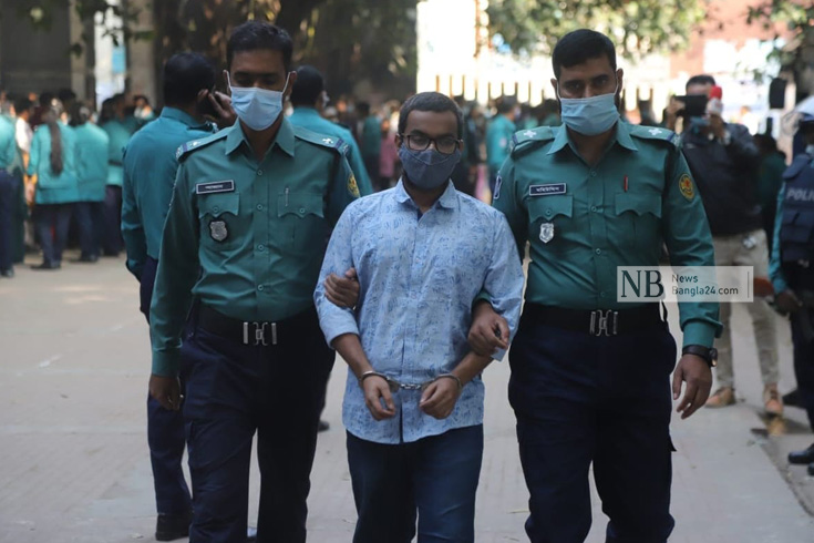 আবরার হত্যা মামলার ২২ আসামিকে তোলা হয় আদালতে। তবে রায় প্রস্তুত না হওয়ায় তা পিছিয়ে দেন বিচারক। ছবি: পিয়াস বিশ্বাস/নিউজবাংলা