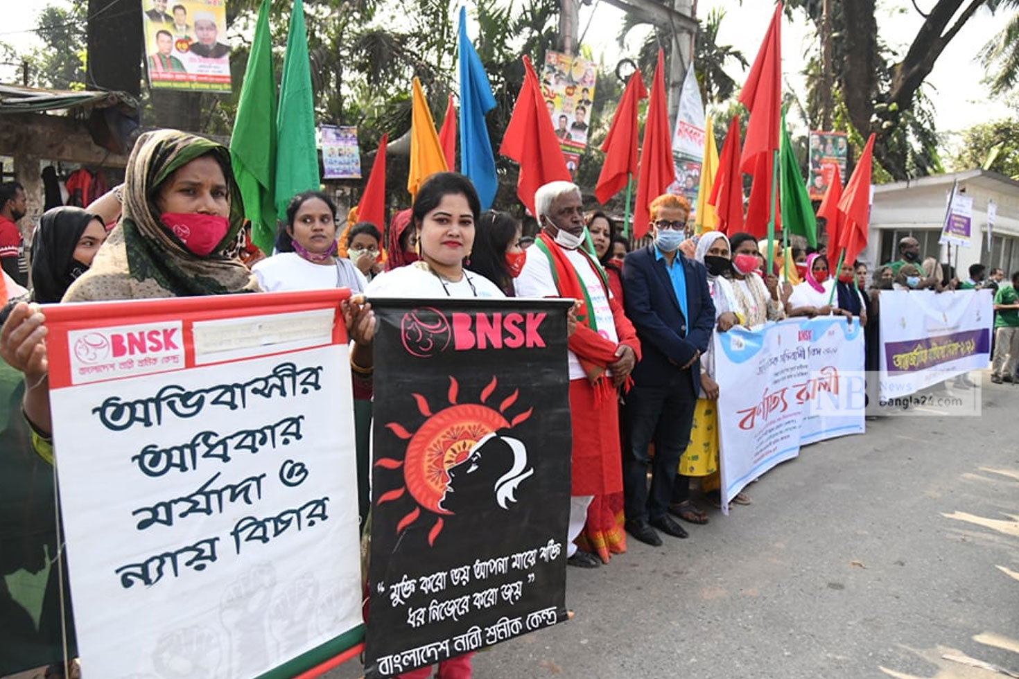 আন্তর্জাতিক অভিবাসী দিবস উপলক্ষে জাতীয় প্রেস ক্লাবের সামনে বিভিন্ন দাবি আদায়ে সমাবেশ করে বাংলাদেশ নারী শ্রমিক কেন্দ্র। ছবি: সাইফুল ইসলাম/নিউজবাংলা