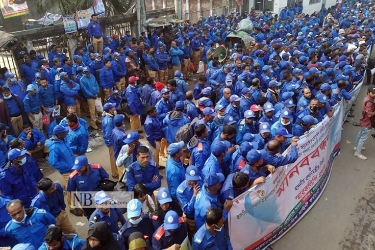 গ্রাম পুলিশের একদফা দাবিতে  রোববার জাতীয় প্রেস ক্লাবের সামনে সমাবেশ করে।ছবি: সাইফুল ইসলাম  