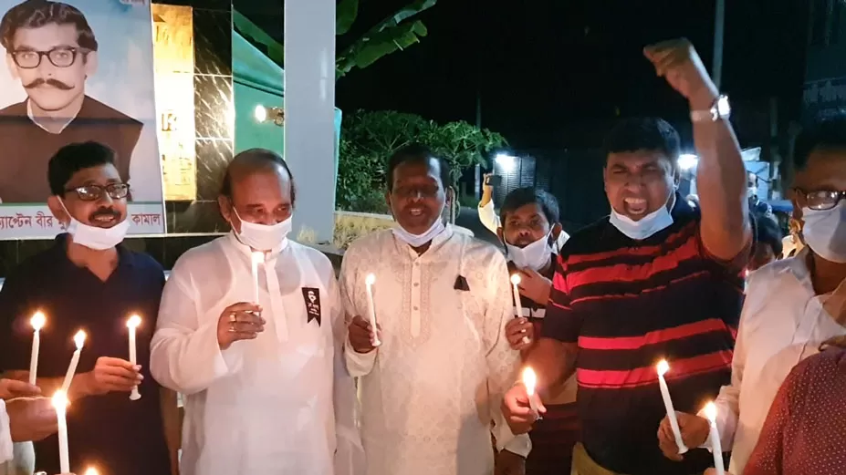 'এই ওসি আক্তার একটু স্লোগান দাও'