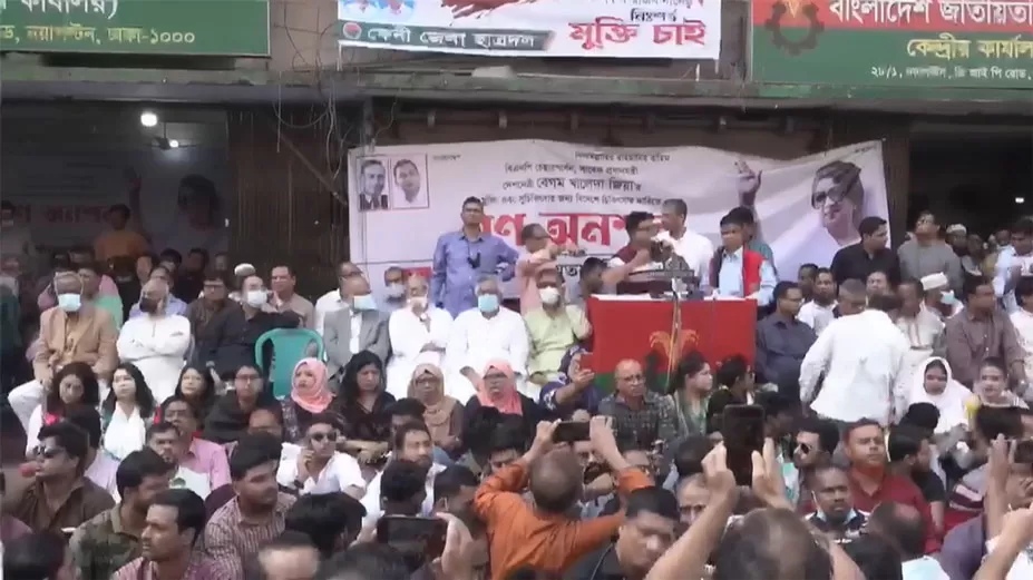 খালেদাকে বিদেশ নিতে বিএনপির অনশন শুরু