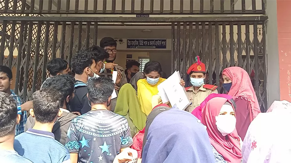 মাগুরায় এইচএসসি পরীক্ষার্থীদের টিকাদান কর্মসূচী