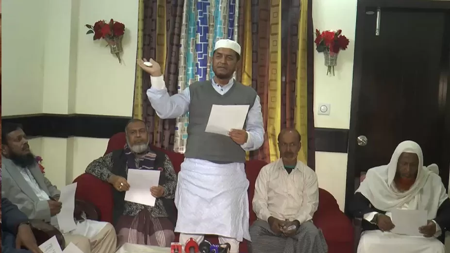 নৌকা সমর্থন না করায় বাড়িতে হামলার অভিযোগ