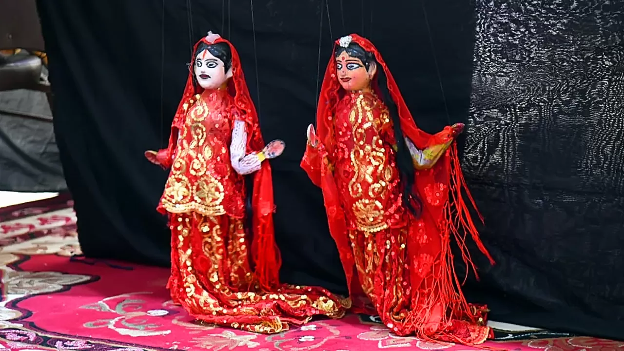 বড়দিন উৎসবে পুতুল নাচ