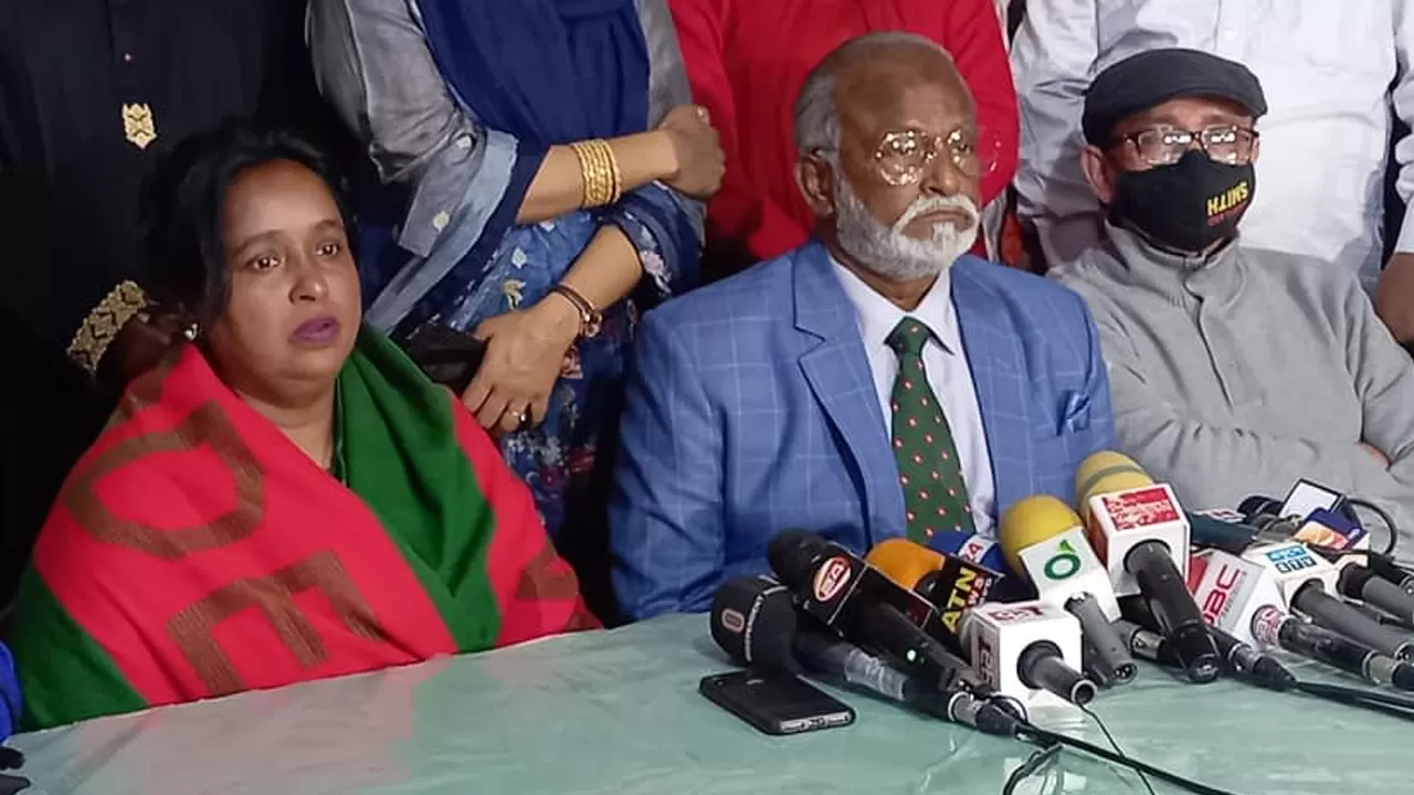আইভীকে মিষ্টিমুখ করালেন তৈমূর
