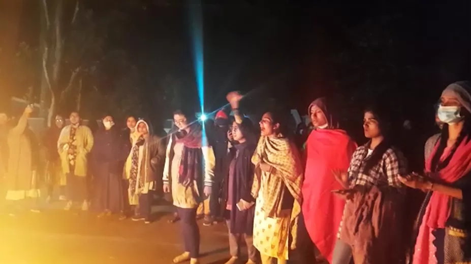 শিক্ষার্থীদের বিক্ষোভে উত্তাল রাবি ক্যাম্পাস
