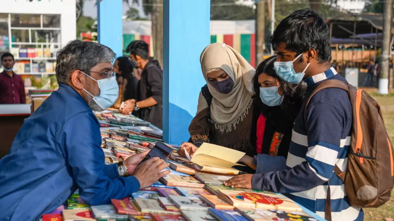 শুরু হয়েছে অমর একুশে গ্রন্থমেলা