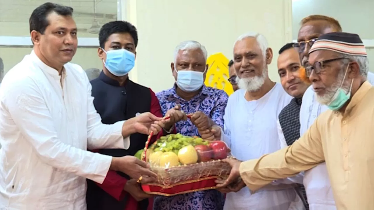 যুদ্ধাহত বীর মুক্তিযোদ্ধাদের উপহার প্রধানমন্ত্রীর