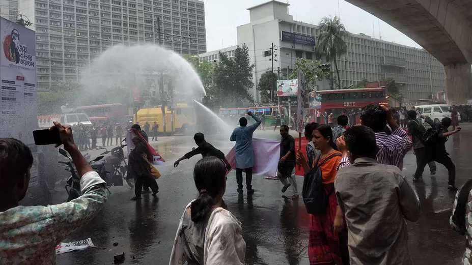 পুলিশের সঙ্গে হরতালকারীদের সংঘর্ষ