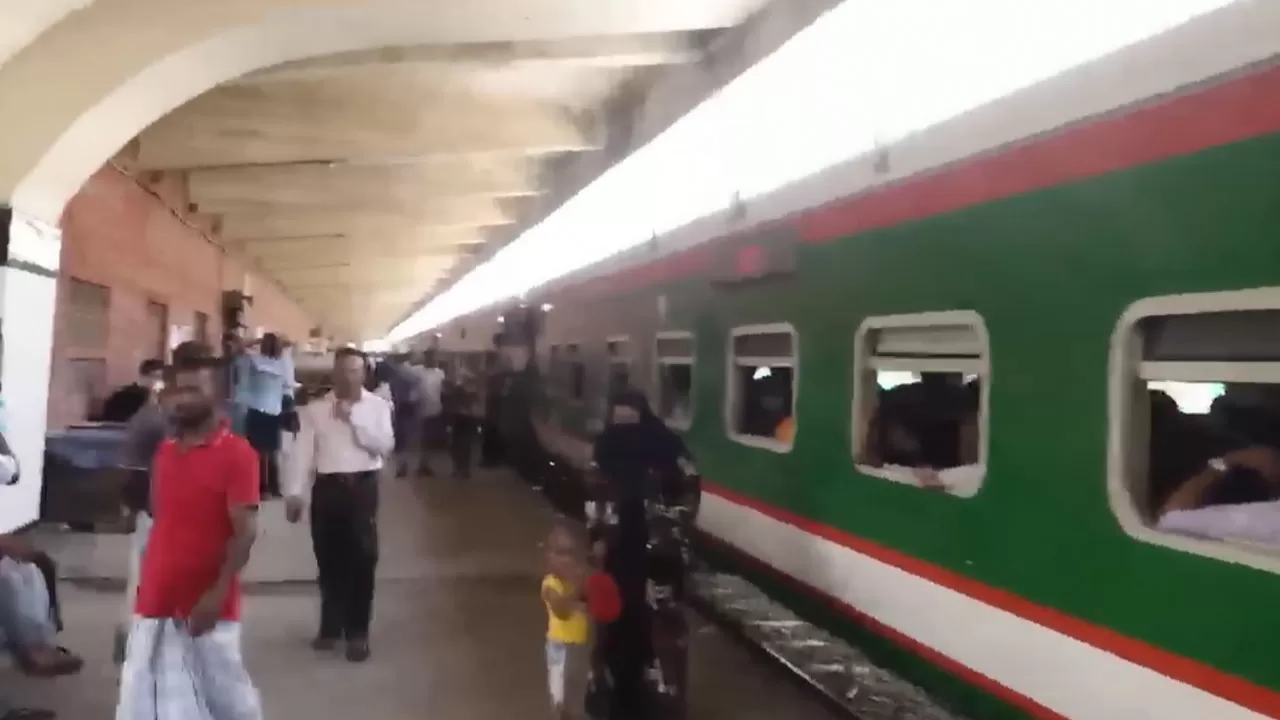 কমলাপুর থেকে ঈদ যাত্রার তৃতীয় দিন