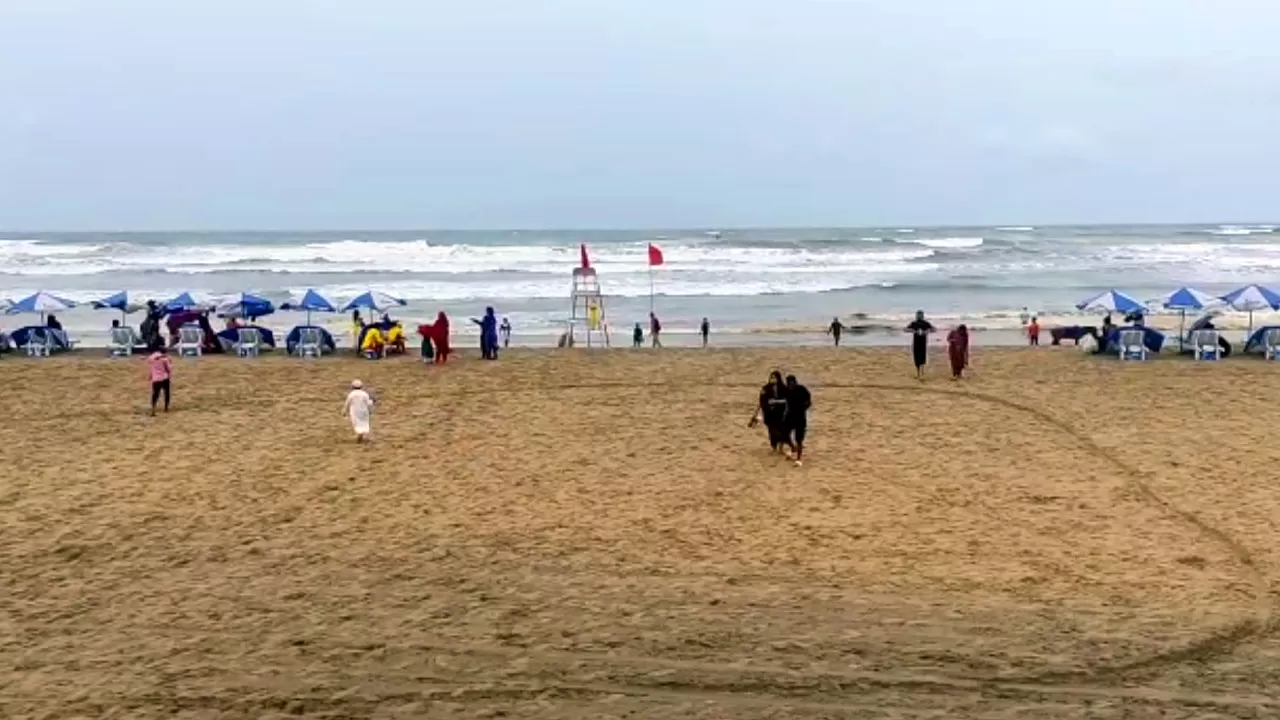 কক্সবাজারে সমুদ্রে নামায় নিষেধাজ্ঞা