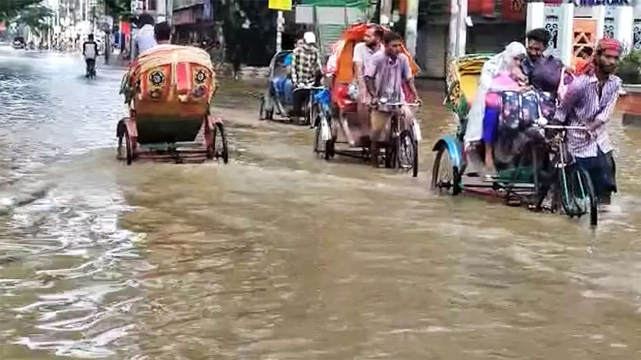 বাঁধ ভেঙে সিলেটে বাড়ল পানি