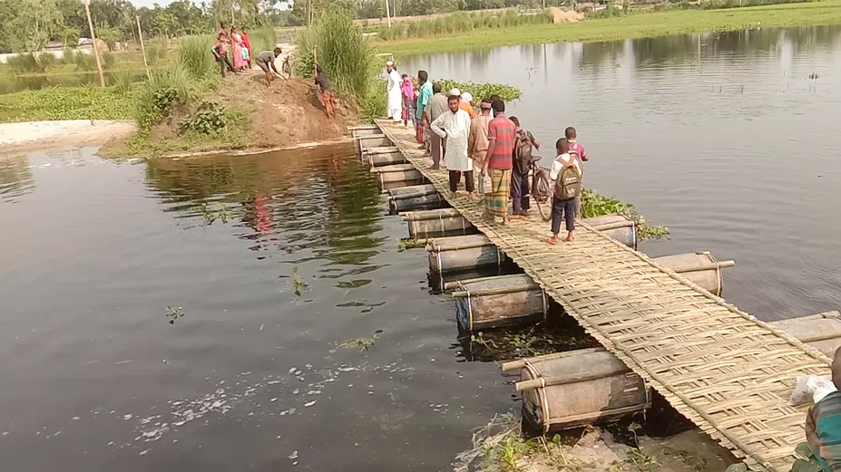 ভাসমান ব্রিজ বানালেন স্কুলশিক্ষক ইব্রাহীম 