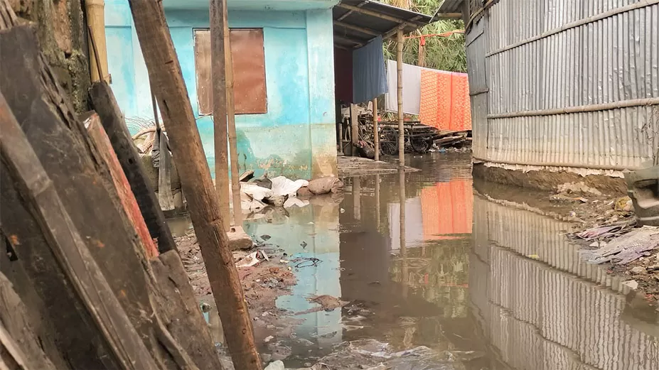 সিলেটে পানি কমছে, তবে কমছে না দুর্ভোগ