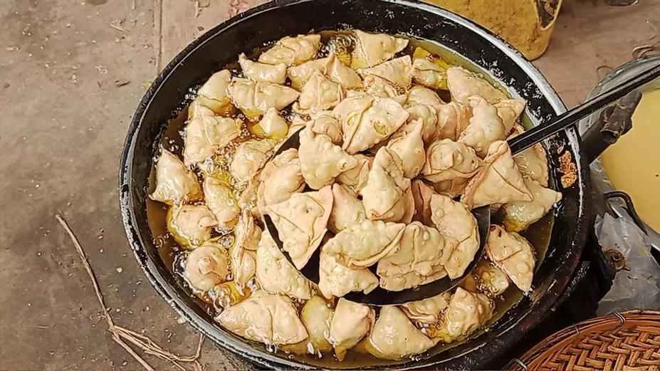বাইশ বছর ধরে ১ টাকায় শিঙাড়া বিক্রি করেন অসিত