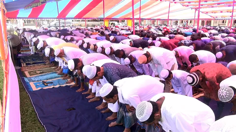 নরসিংদীতে উৎসাহ ও উদ্দীপনার মধ্য দিয়ে ঈদের নামাজ আদায়