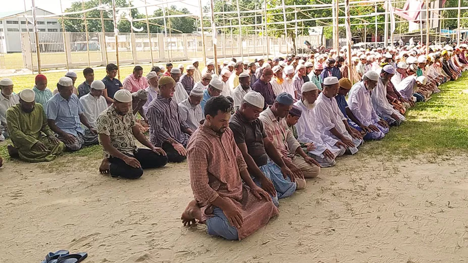 বৃষ্টির আশায় হাজারো মানুষের ইস্তিস্কার নামাজ 