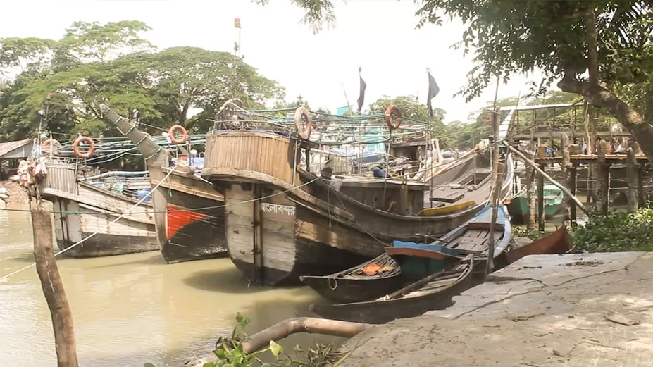 সাগরে মাছ ধরার প্রস্তুতি জেলেদের 