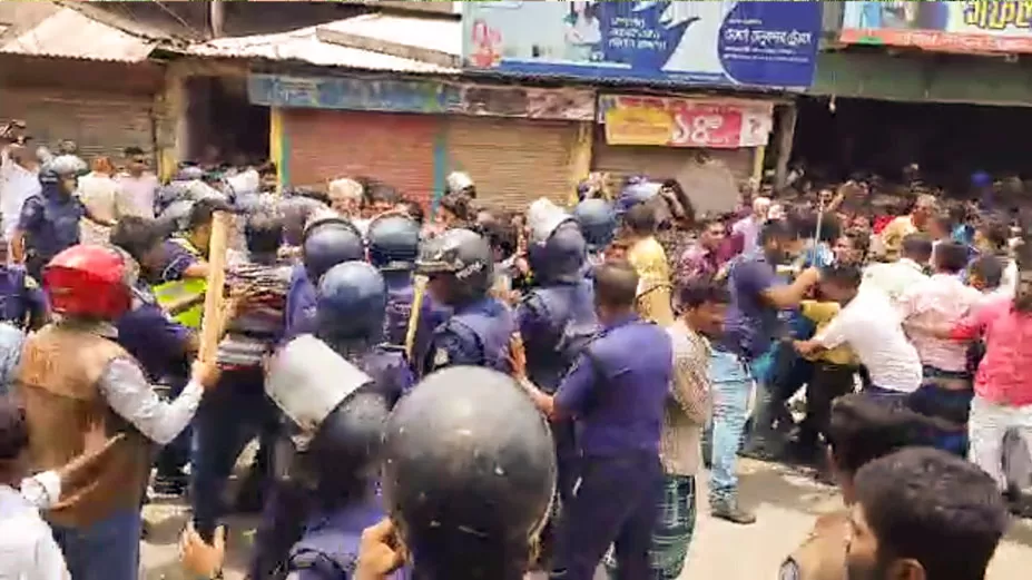 ভোলায় বিএনপি-পুলিশ সংঘর্ষ 