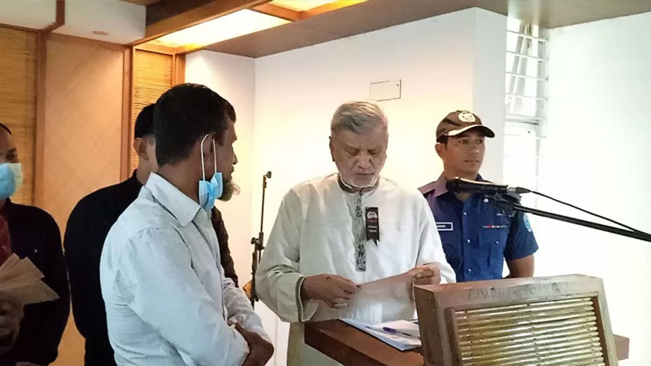  ‘আমরা একটু অসুবিধার মাঝে আছি, টাকার ঘাটতি পড়ি গেছে’ 