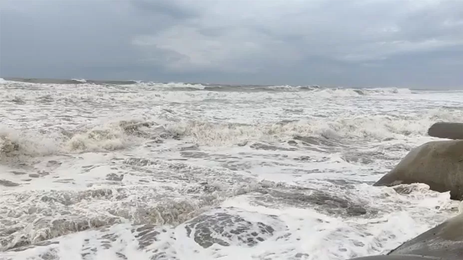 ধেয়ে আসছে সিত্রাং, বাড়ছে সতর্কসংকেত