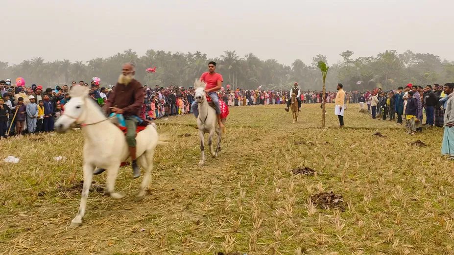 পৌষমেলায় ঘোড়দৌড় 