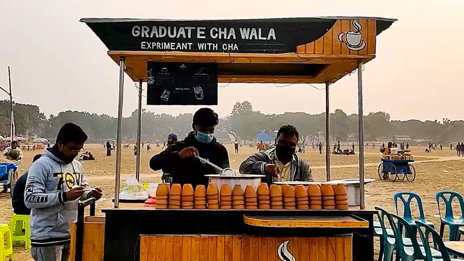 ৩ শিক্ষার্থীর ‘গ্র্যাজুয়েট চাওয়ালা’