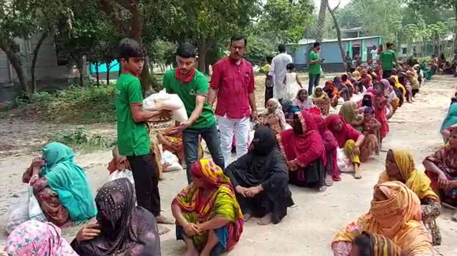 ইউটিউবের আয়ে ঈদ বাজার বিতরণ