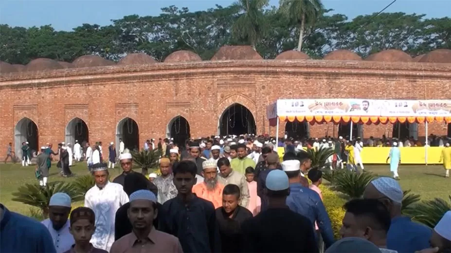 ষাটগম্বুজ মসজিদে ঈদের নামাজ