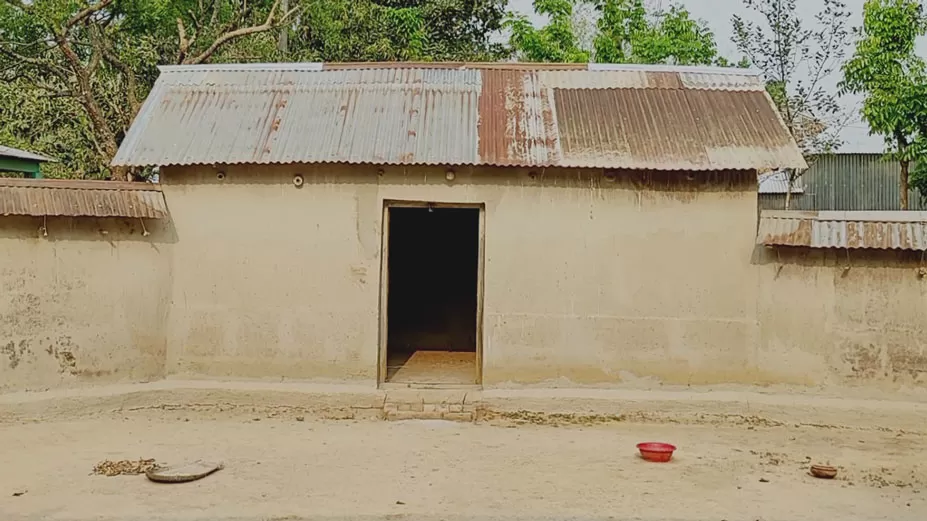 ১৫০ বছরের গ্রামীণ ঐহিত্য মাটির ঘর