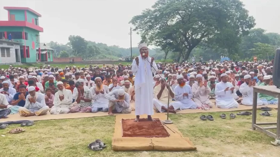 বৃষ্টির জন্য ৪ শতাধিক মুসল্লির নামাজ