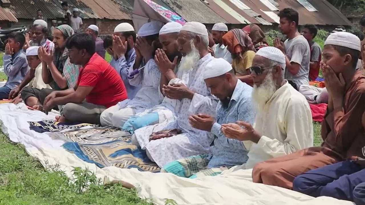 বৃষ্টি কামনায় ইসতিসকার নামাজে ৩০০ মুসল্লি
