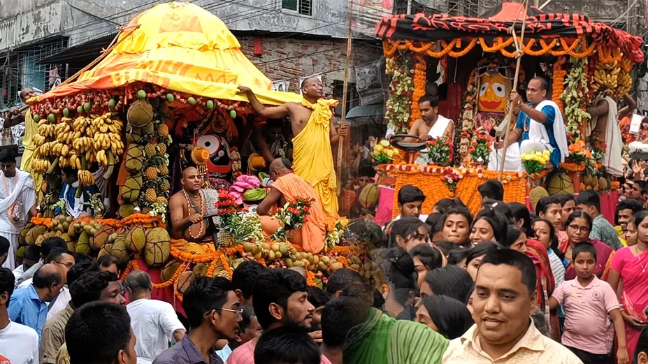 মহাসমারোহে রথযাত্রা অনু‌ষ্ঠিত, হাজারো ভক্তের ঢল