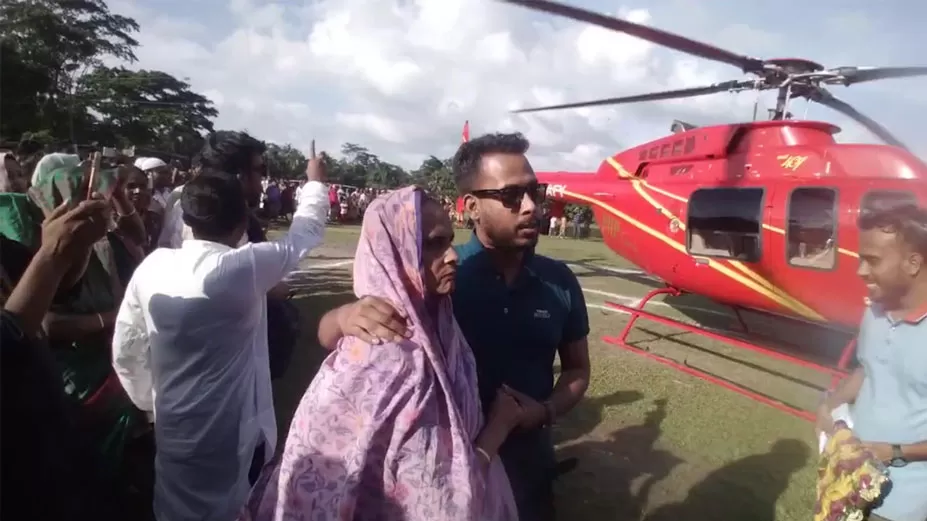 মায়ের আবদারে হেলিকপ্টারে ঘরে ফিরলেন ছেলে