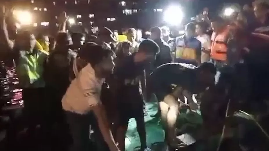 যাত্রীসহ ডুবে গেছে ওয়াটার বাস, উদ্ধার কাজ চলছে