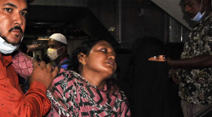 ‘বেড়াইতে আইসা পোলাডা দুনিয়া ছাইড়া চইলা গেল’