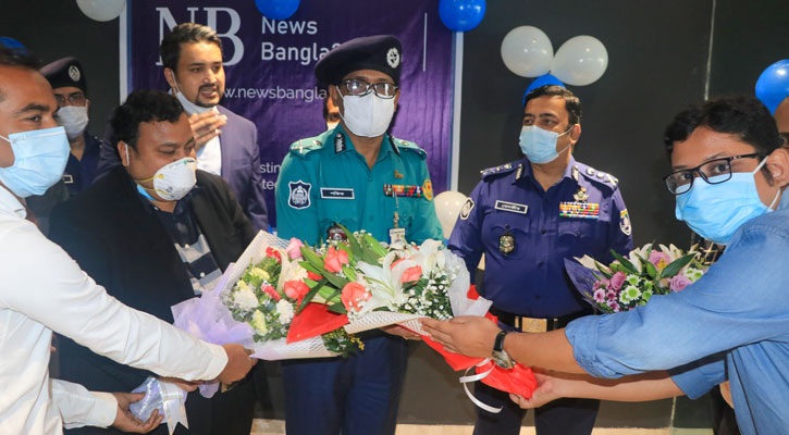 নিউজবাংলা কার্যালয় পরিদর্শনে পুলিশ প্রধান